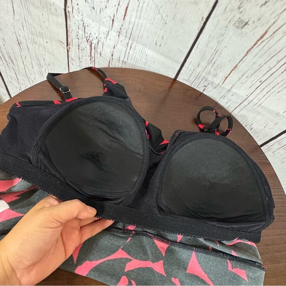 MAGIC SUIT tiered Black and Red Patterned Women's swimsuit Top in size 16 EUC - Picture 11 of 13